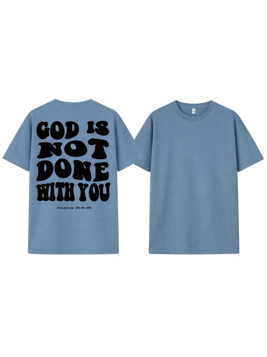 God Is Not Done With You – Christliches T-Shirt oversized (Jesaja 64:8)
